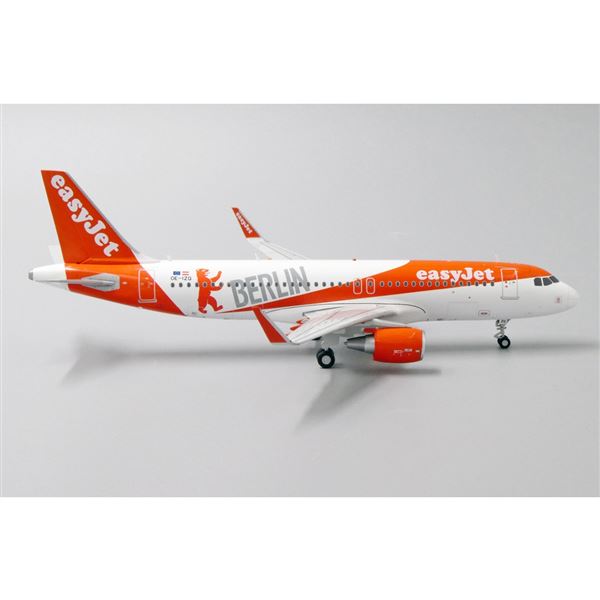 Model A320-214 EasyJet "Berlin" 1:200