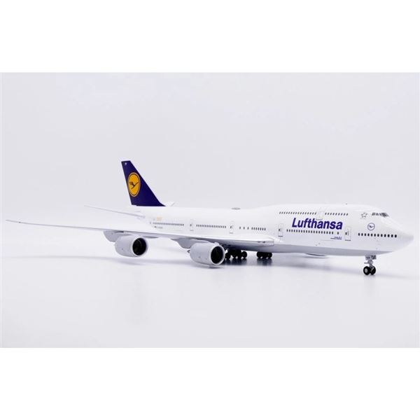 Model B747-830 Lufthansa 2010 "Nordrhein-Westfalen" 1:200
