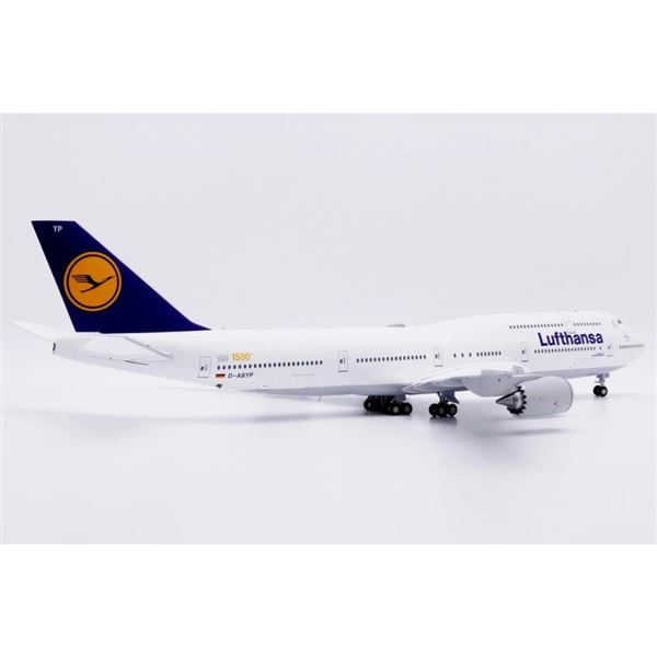 Model B747-830 Lufthansa 2010 "Nordrhein-Westfalen" 1:200