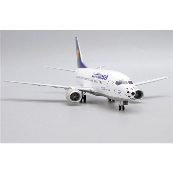 Model B737 Lufthansa Football 1:200