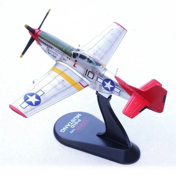 Model P-51D Mustang USAAF 332nd FG, R. Williams, 1944 1:72